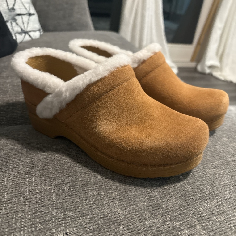 Dansko Tan Suede Clogs with White Fur Trim